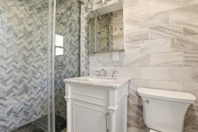 Building Photo - 214 S Valley Rd