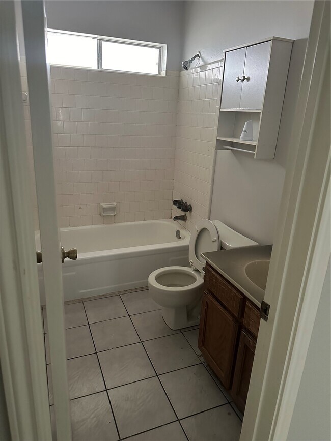 Building Photo - 10510 Clear Cove Ln