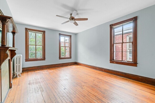 Building Photo - Spacious 6BR/2.5BA in CV AVAILABLE June 2026