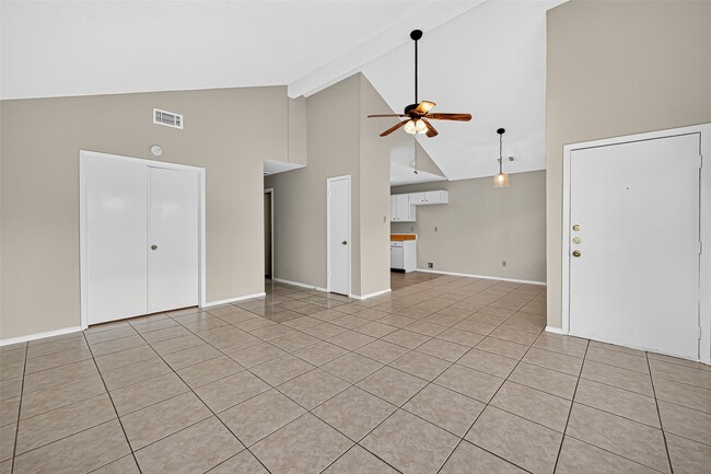 Building Photo - 7407 Alegria Dr