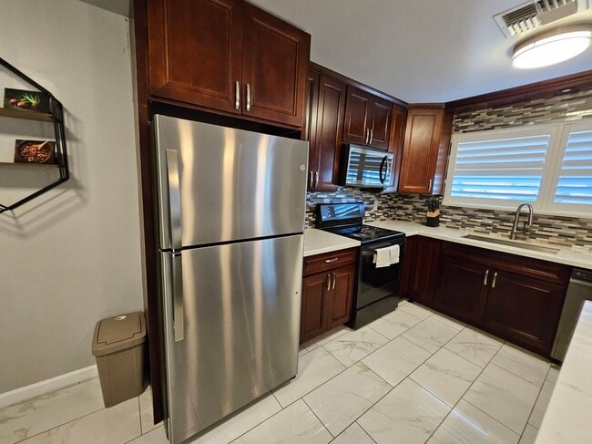 Building Photo - Fully Furnished 3 bedroom North Kihei Home