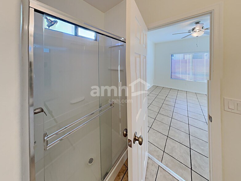 Building Photo - 124 E Calle Puente Azul