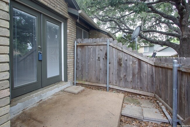 Building Photo - 1015 E Yager Ln