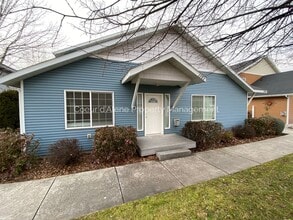 Building Photo - 3 bed townhouse in Post Falls