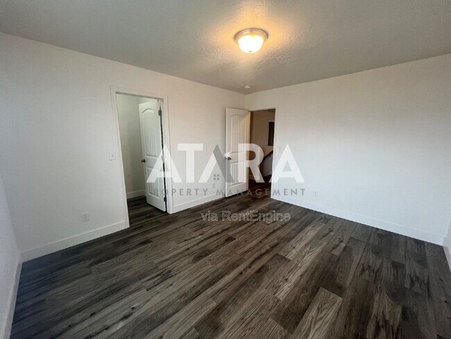 Building Photo - 258 Kestrel Dr