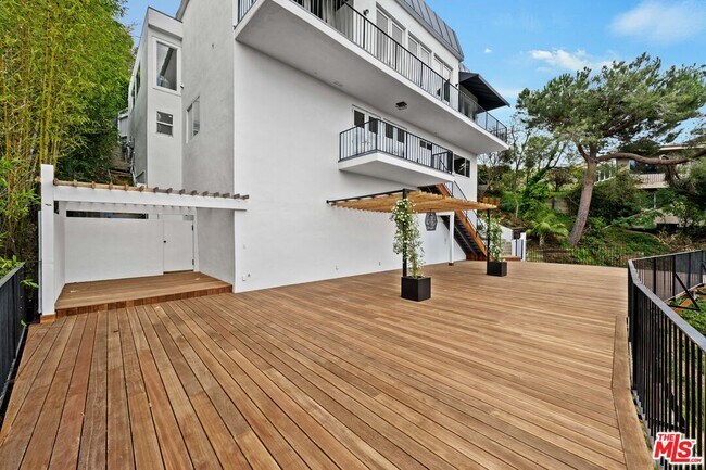 Building Photo - 1539 Viewsite Dr
