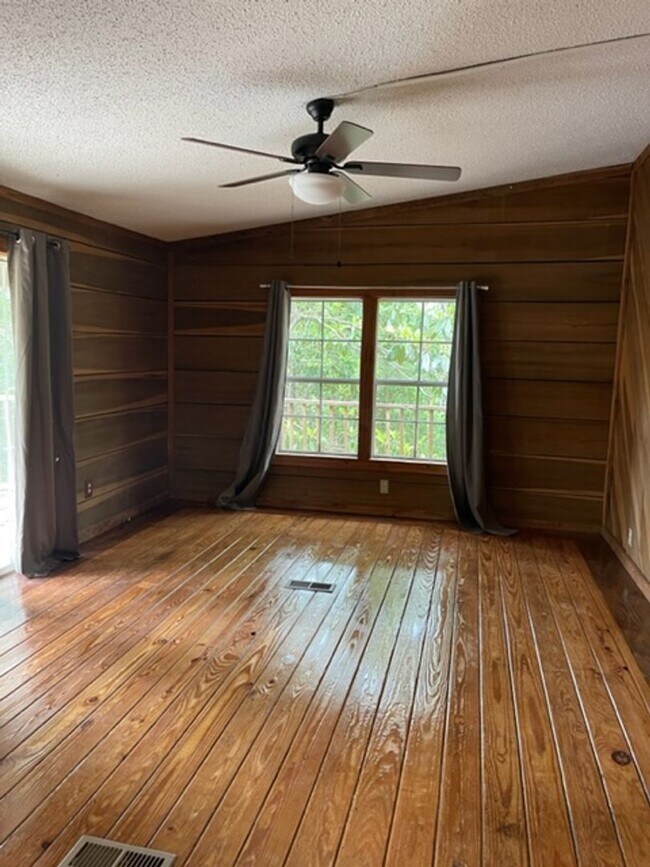 Building Photo - Rustic home in Citronelle