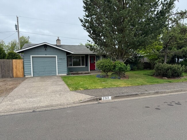 Building Photo - Discover this well-maintained 3-bedroom, 2-bath home in Eugene, OR.