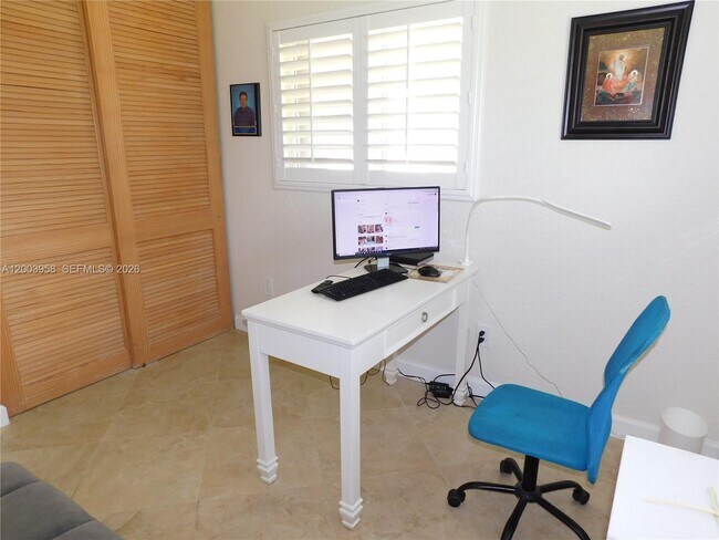 Building Photo - 108 NE 30th St