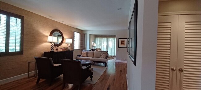 Building Photo - 6688 Via Regina