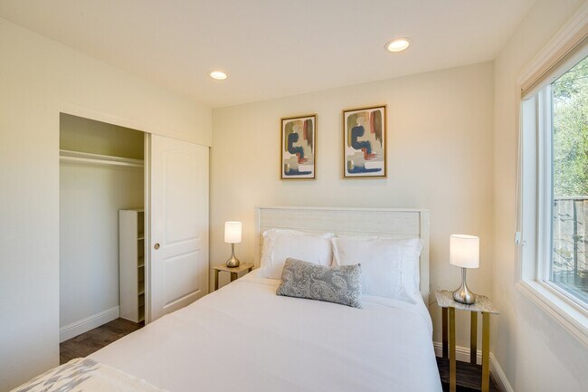 Building Photo - 4615 Armour Dr