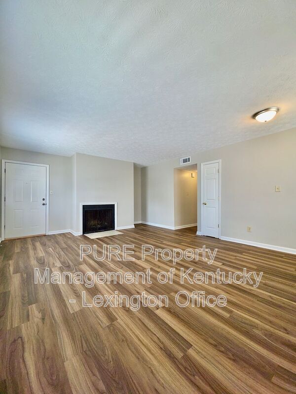 Building Photo - 3772 Camelot Dr
