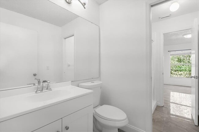 Building Photo - 14852 Laguna Beach Cir