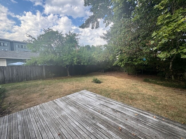 Building Photo - Available Now! 3 Bedroom Home Near OSU – $2,295/month