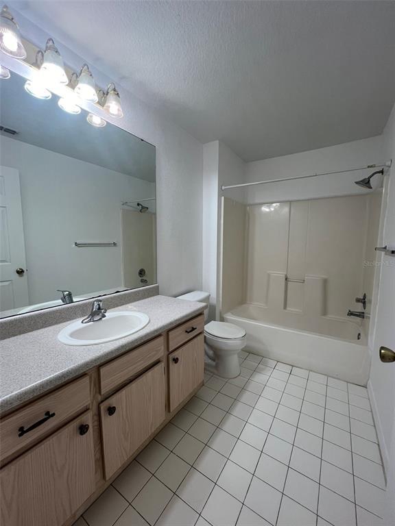 Building Photo - 5471 Vineland Rd