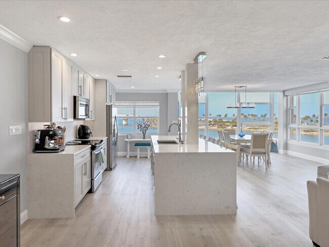 Building Photo - 226 Golden Gate Point