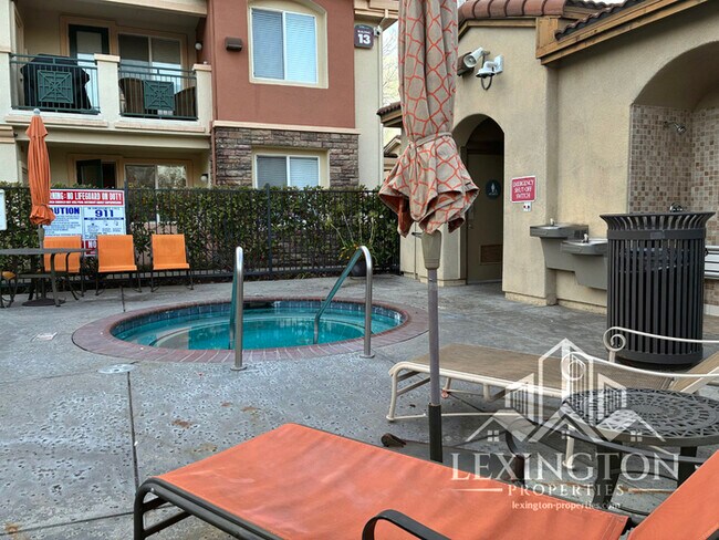 Building Photo - Beautifully Upgraded, 2BD/2BA, Condo Home in The Phoenician, Roseville!