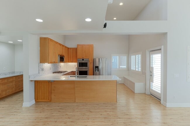 Building Photo - 3-Bed + 2.5 Bath Home with roof top deck with views of Ocean | Silverstrand Beach | Unfurnished