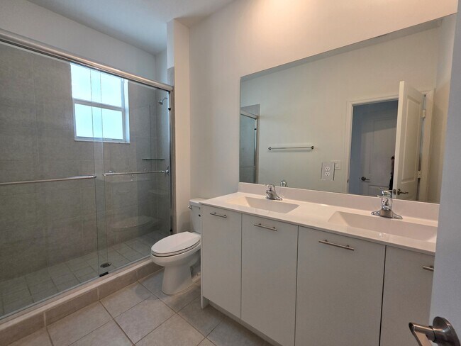Building Photo - 2420 NW 131st Cir