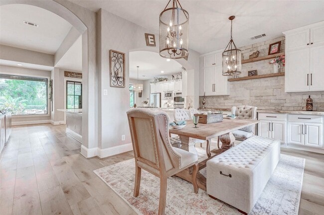 Building Photo - 5323 Lake Hill Farm Way