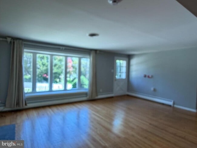 Building Photo - 319 Meetinghouse Ln