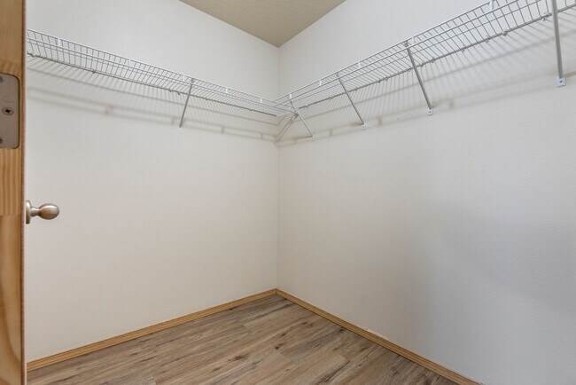 Building Photo - Beautiful 4bed/2.5bath - 1/2 OFF First months rent!