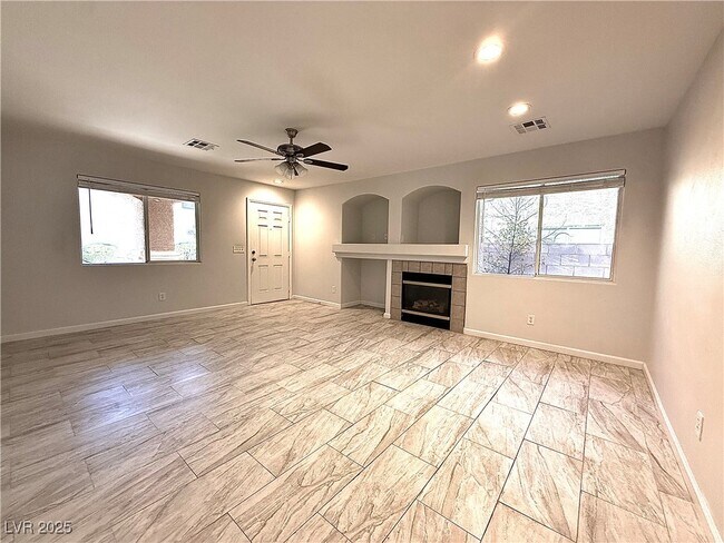 Building Photo - 10274 Missouri Meadows St