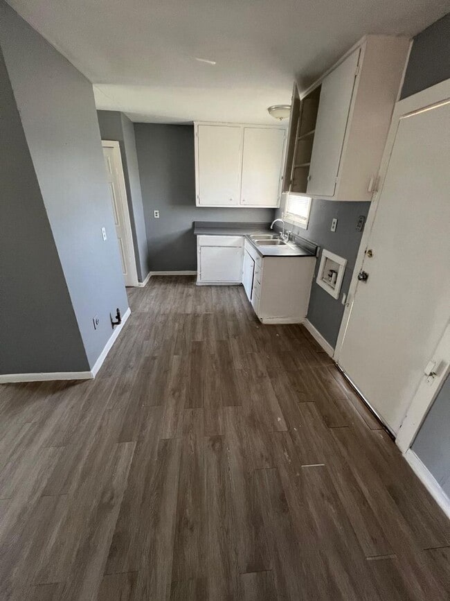 Building Photo - $0 First Month's Rent / $0 Deposit at Move-in