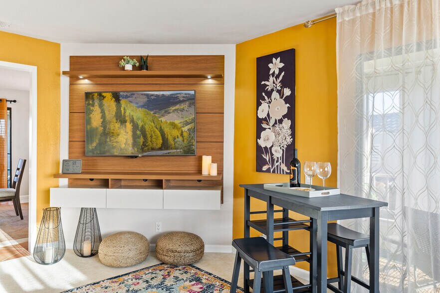 Living Room - 29930 Mayflower Dr