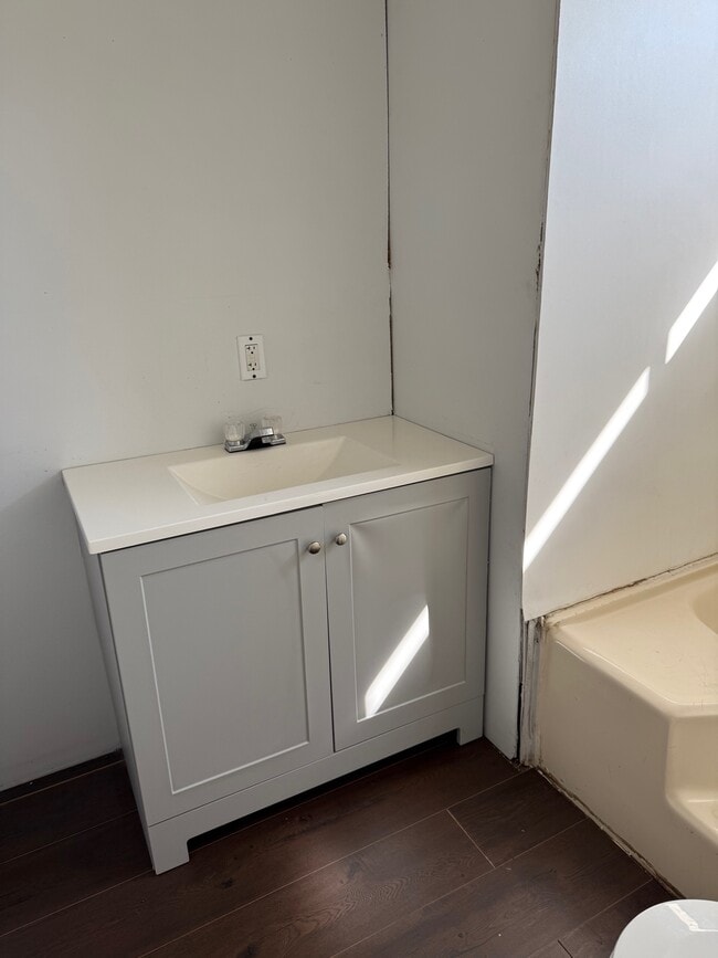 Building Photo - 5554 Lake Buffum Rd