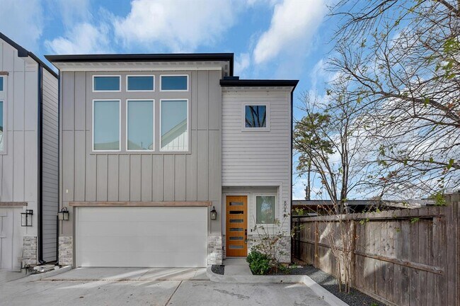 Building Photo - 804 Woodcrest Dr