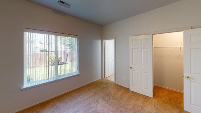 Building Photo - 1372 SE Newgate Dr