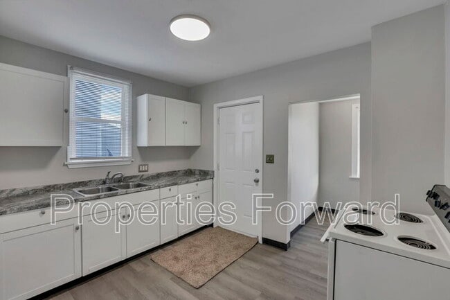 Building Photo - 1185 E 22nd Ave