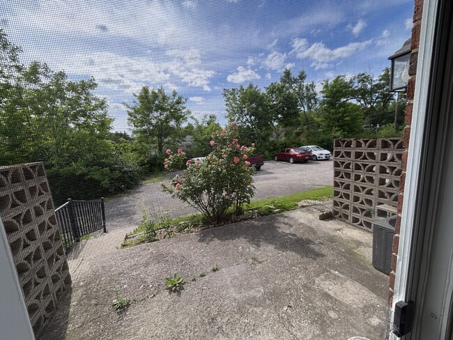 Building Photo - 820 Jackson Ln