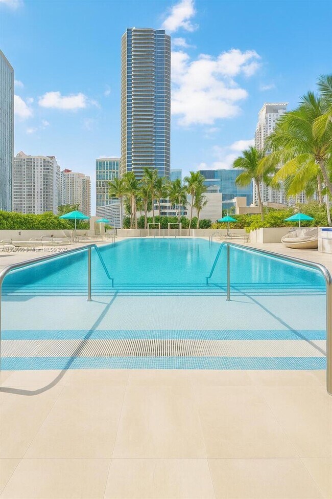 Building Photo - 951 Brickell Ave