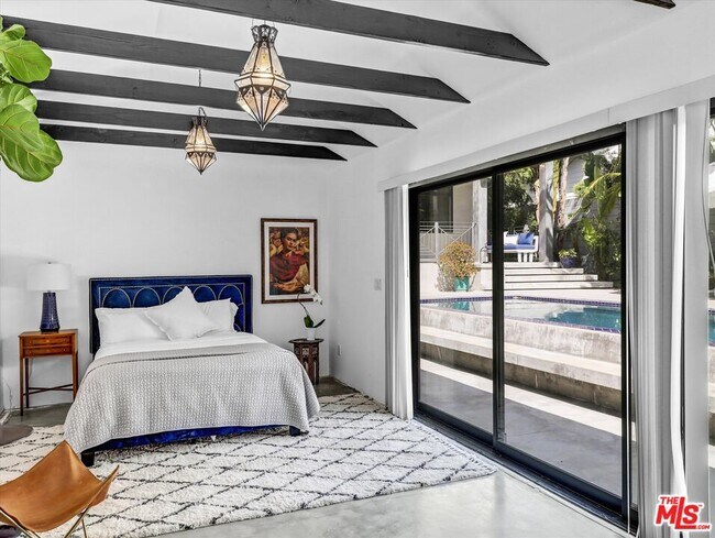 Building Photo - 1724 N Sierra Bonita Ave