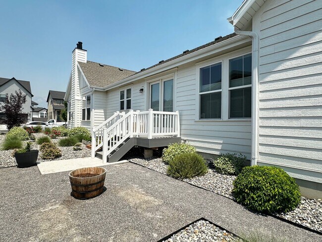 Building Photo - Amazing Home Available in the Heart of Highland UT!