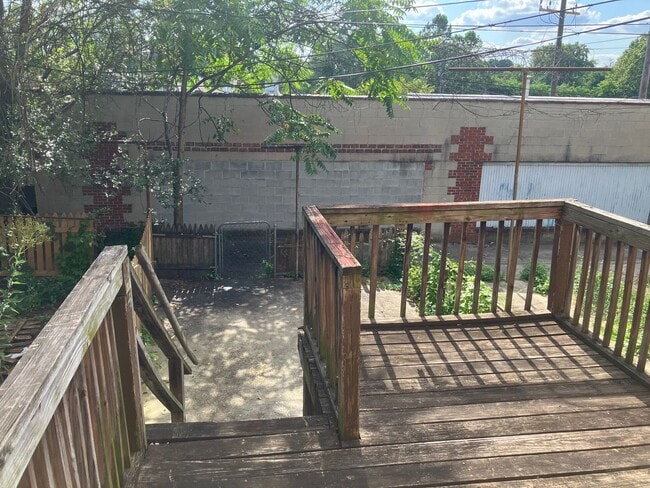 Building Photo - 2 Bedroom Townhouse for Rent