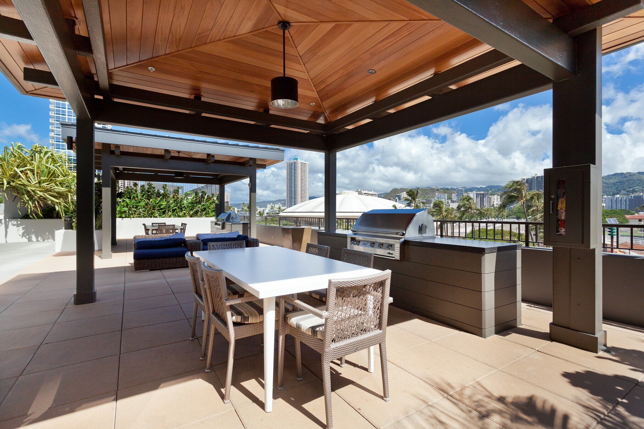 Building Photo - 1009 Kapiolani Blvd