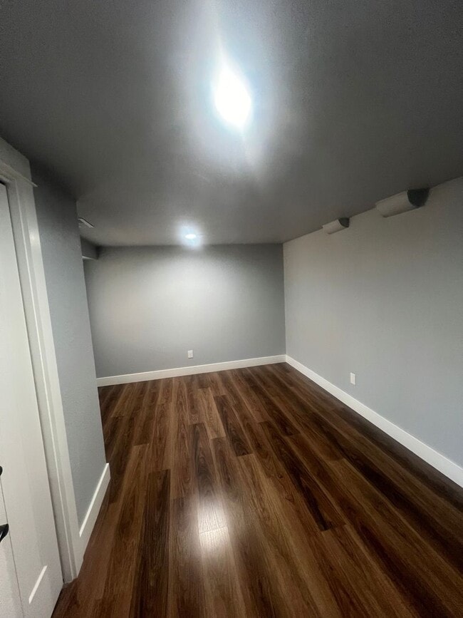 Building Photo - 695 Passover Rd