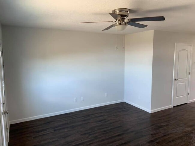 Building Photo - Laurel Flats LLC.