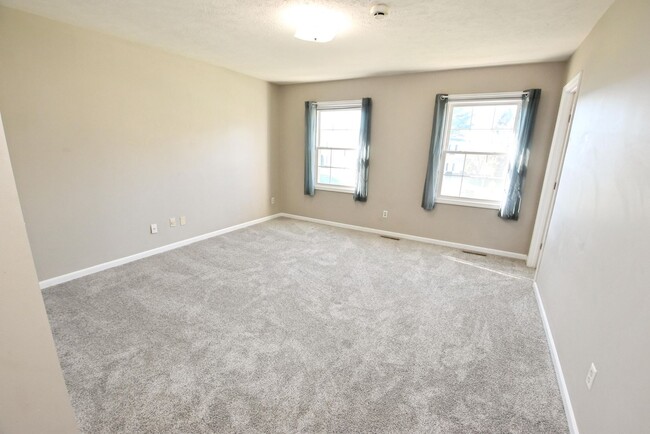 Building Photo - Large executive home in Granger IN