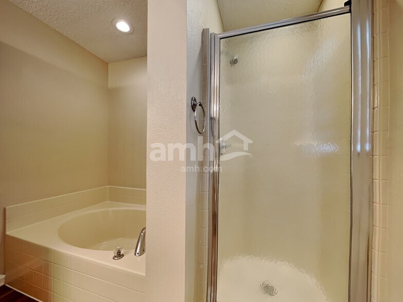 Building Photo - 9684 Hazel Lake Dr