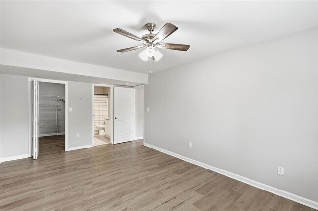 Building Photo - 605 Candler St