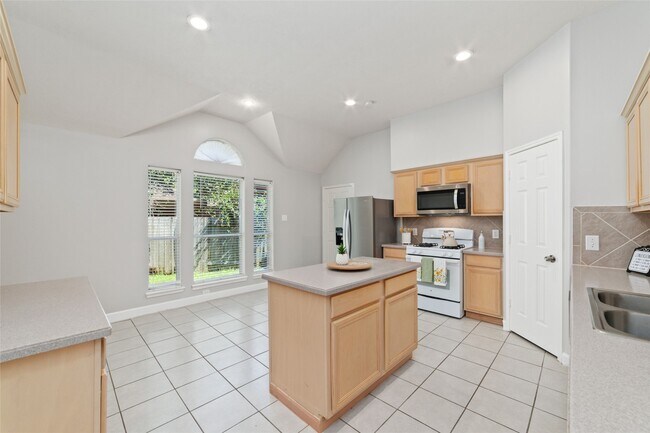 Building Photo - 8503 Ivanhoe Springs Dr