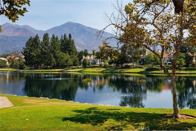 Building Photo - 225 Montana Del Lago Dr