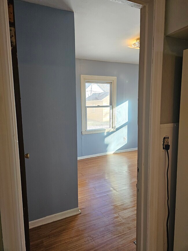 Building Photo - 552 E Buchtel Ave