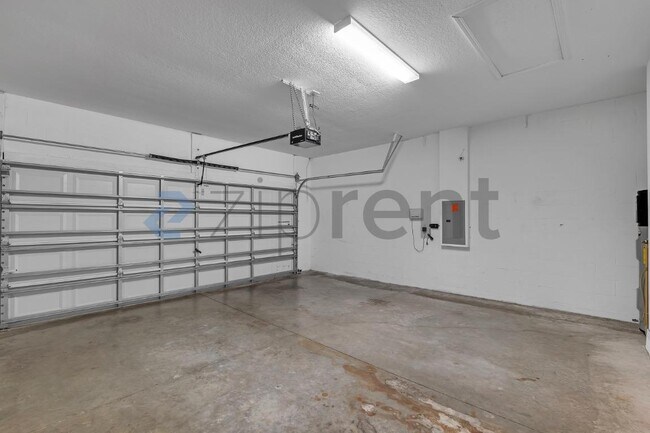 Building Photo - 16622 Myrtle Sand Dr