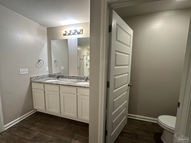 Building Photo - 7540 Oak Lake Blvd