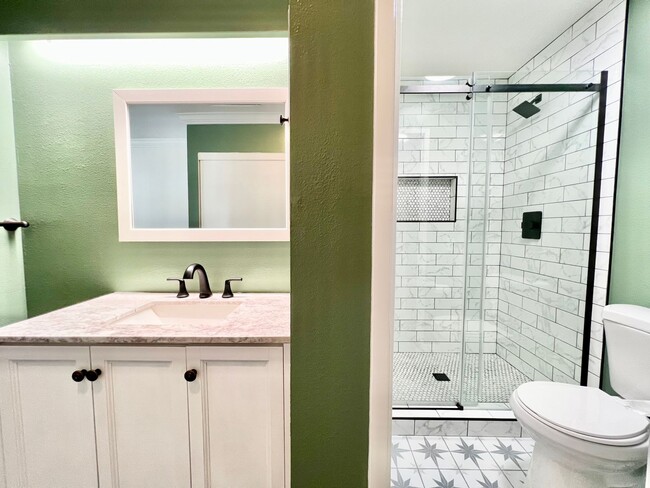 Building Photo - Beautiful 3Bd/2Ba In a Great Location!